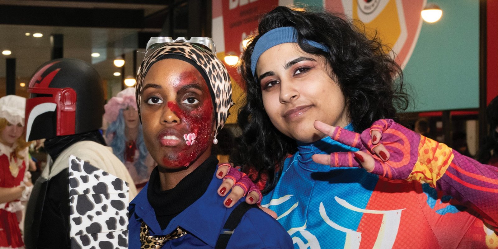 Cosplayers en MCM Comic Con London: atmósfera de fans y cultura pop en ExCeL