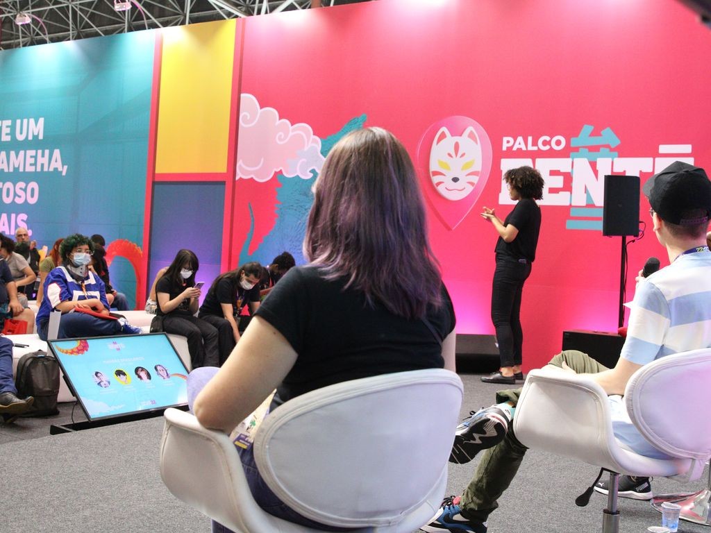 Panel en el Palco Bentô durante CCXP con público sentado