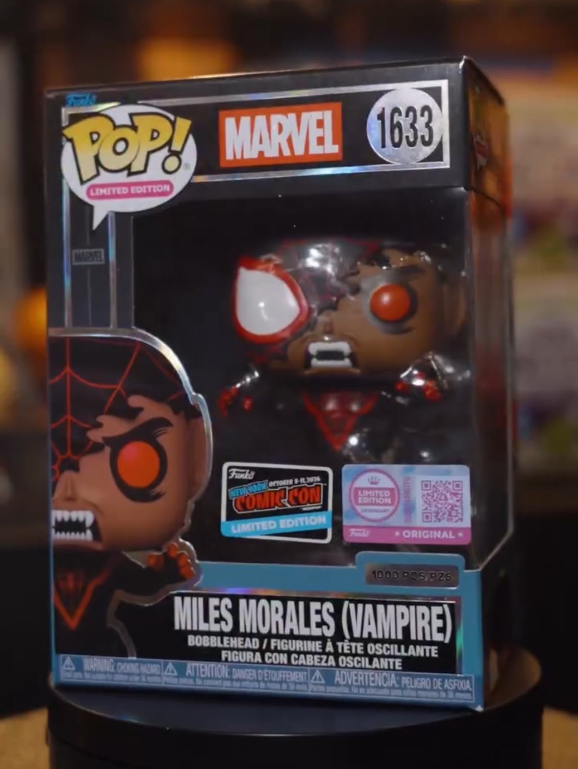 Funko Pop Miles Morales Vampire #1633 en mano en New York Comic Con 2026 fuera de caja con protector